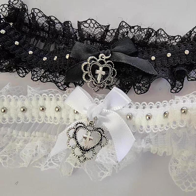 ゴスブラックレースチョーカー、ボウ＆クロスハートペンダント付 - Magnetic Clasp Cosplay のレビューと価格